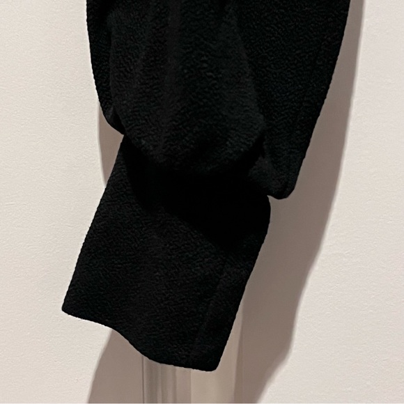 Aritzia Babaton Paxton Cuffed Longsleeve Black Low Scoop Neck Cropped Top Blouse - Picture 12 of 15